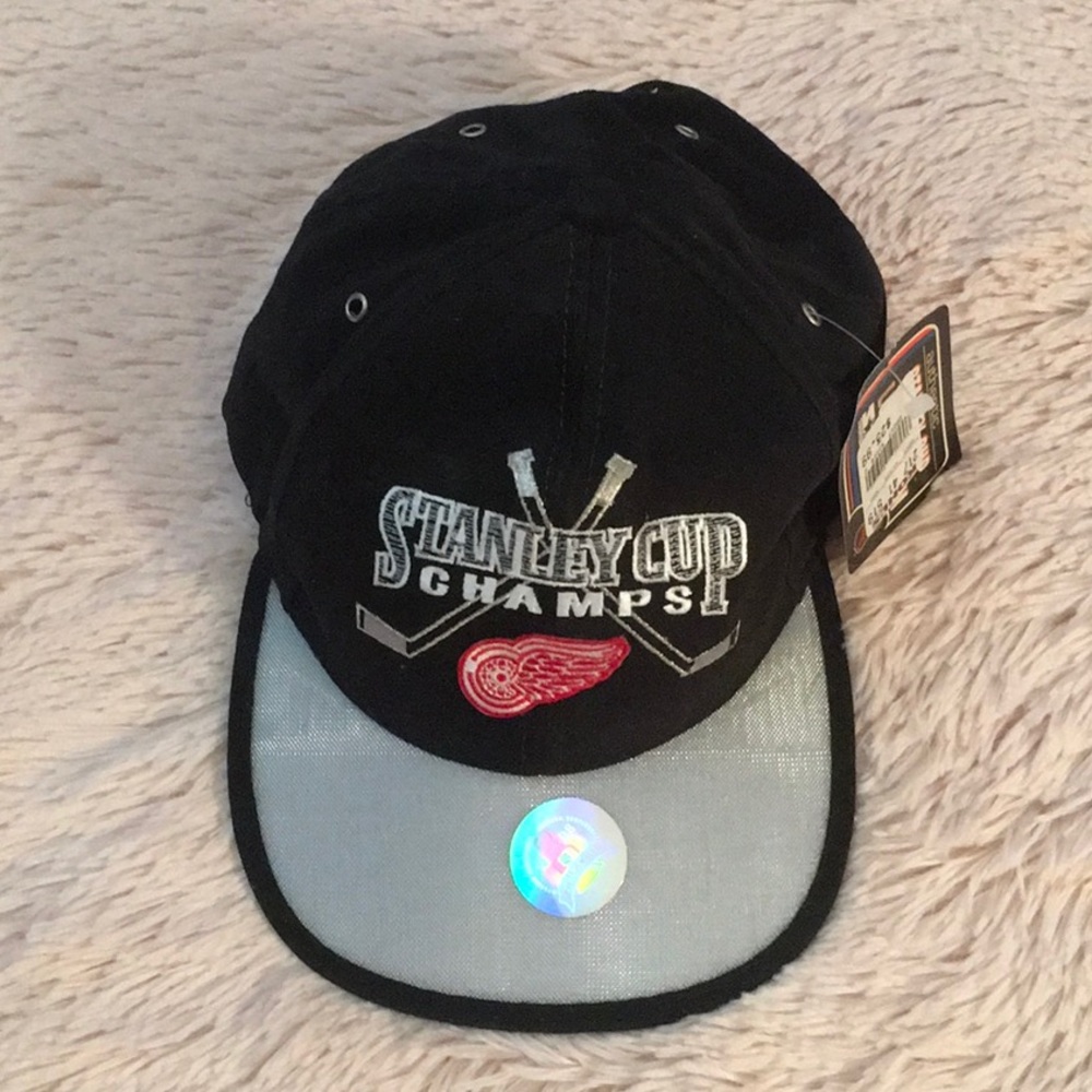 Vintage NHL ‘Detroit Red Wings’ 1998 STARTER Hat.
